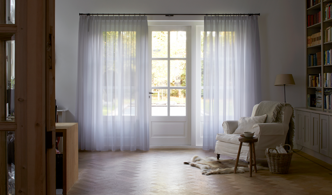 Transparente Vorhänge und Rollläden für eine elegante und raffinierte Dekoration | Ratschläge | Domondo